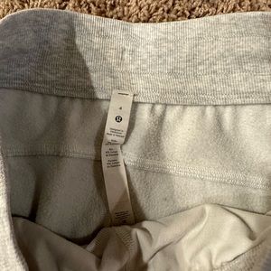 Lululemon Joggers Size 4. From smoke free home and like new.
